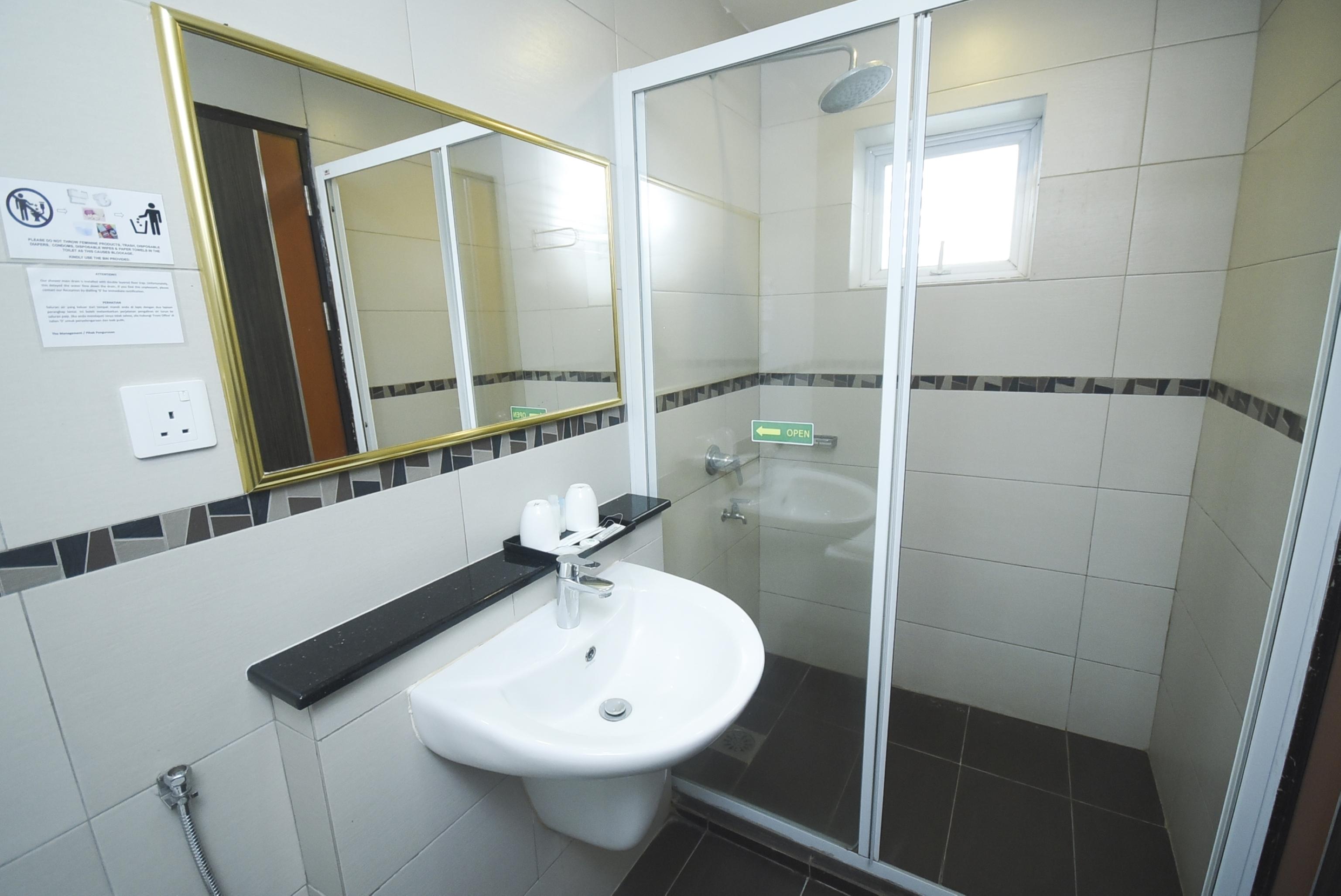 Super Oyo 985 Hotel Nur Miri Exteriér fotografie