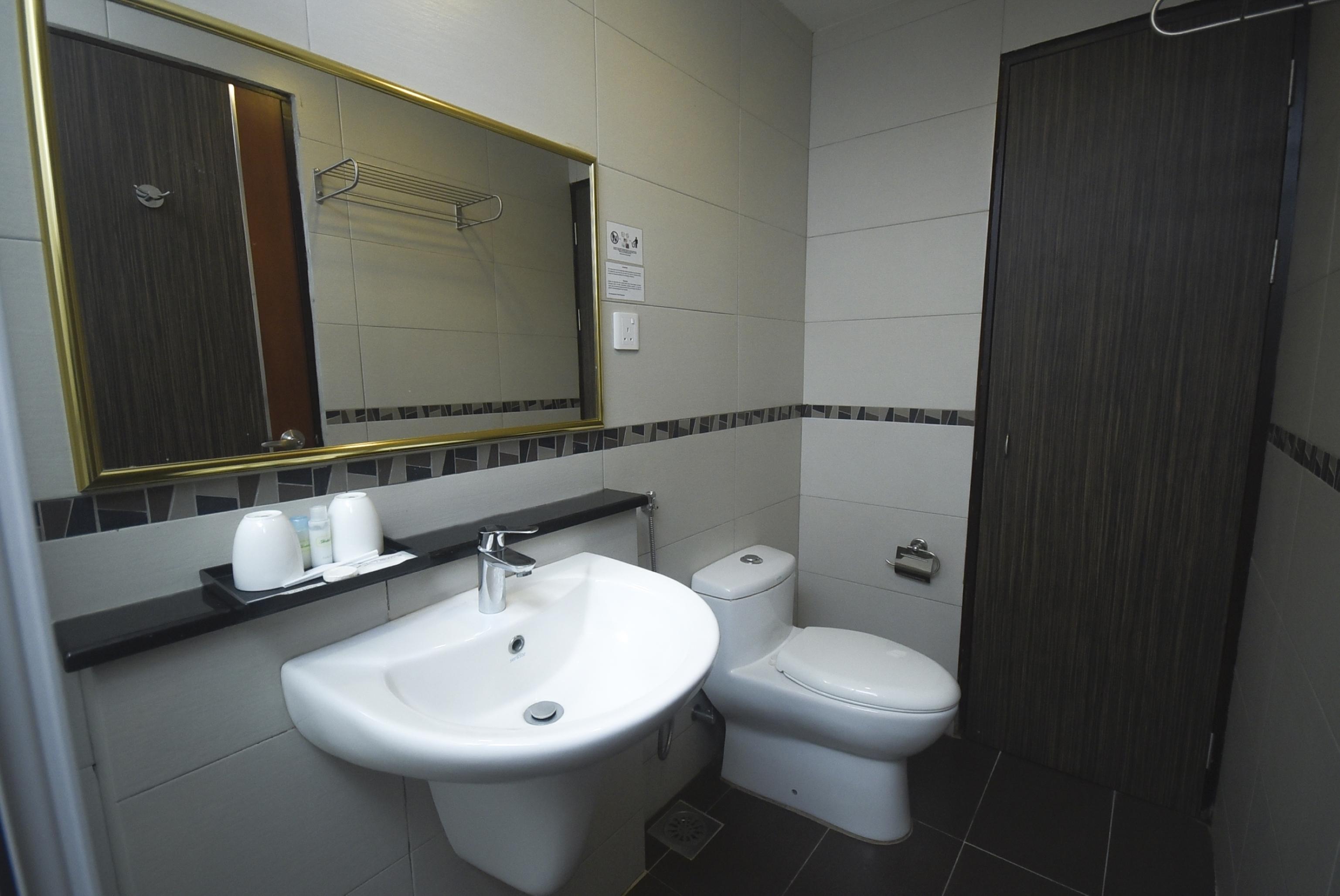 Super Oyo 985 Hotel Nur Miri Exteriér fotografie