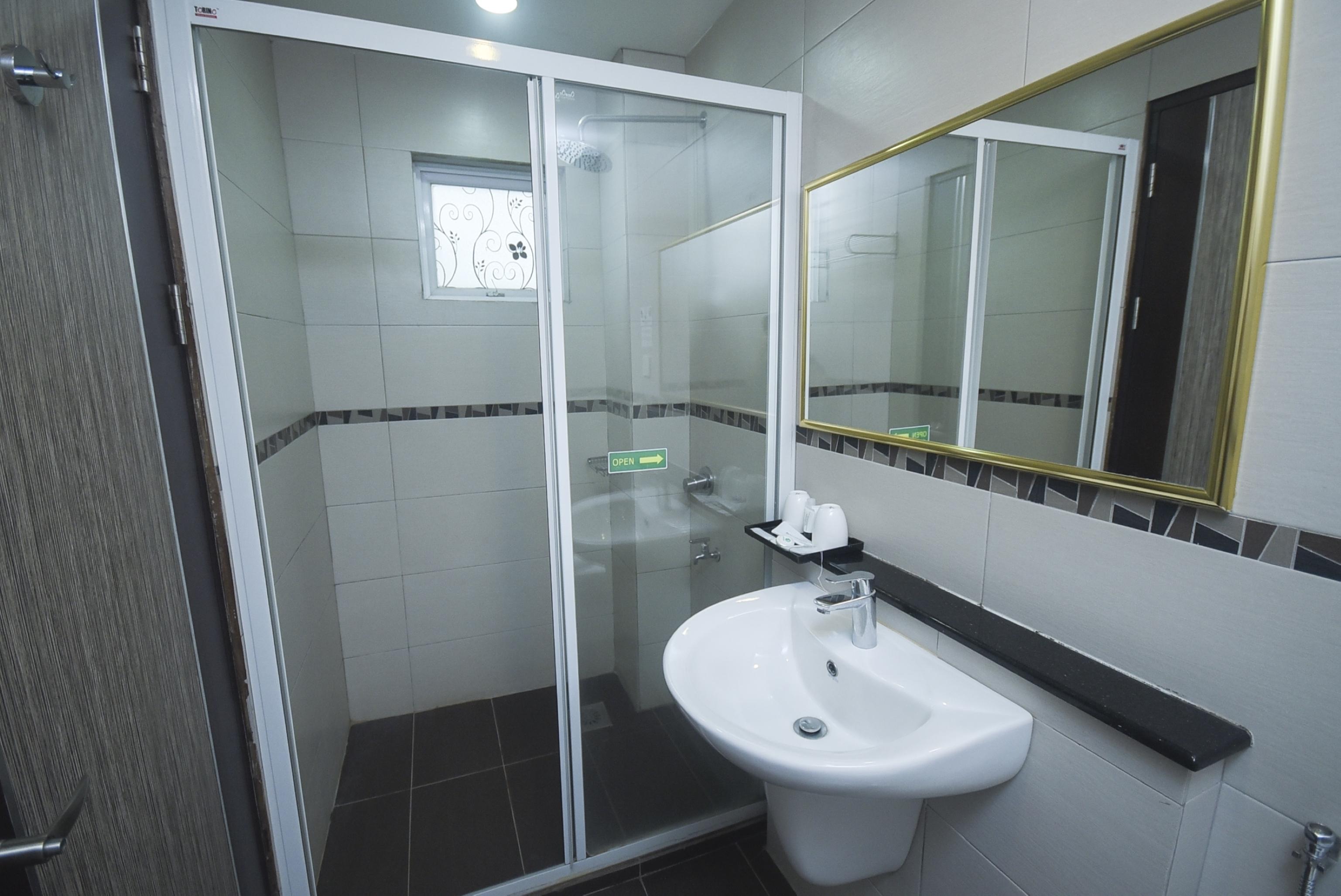 Super Oyo 985 Hotel Nur Miri Exteriér fotografie