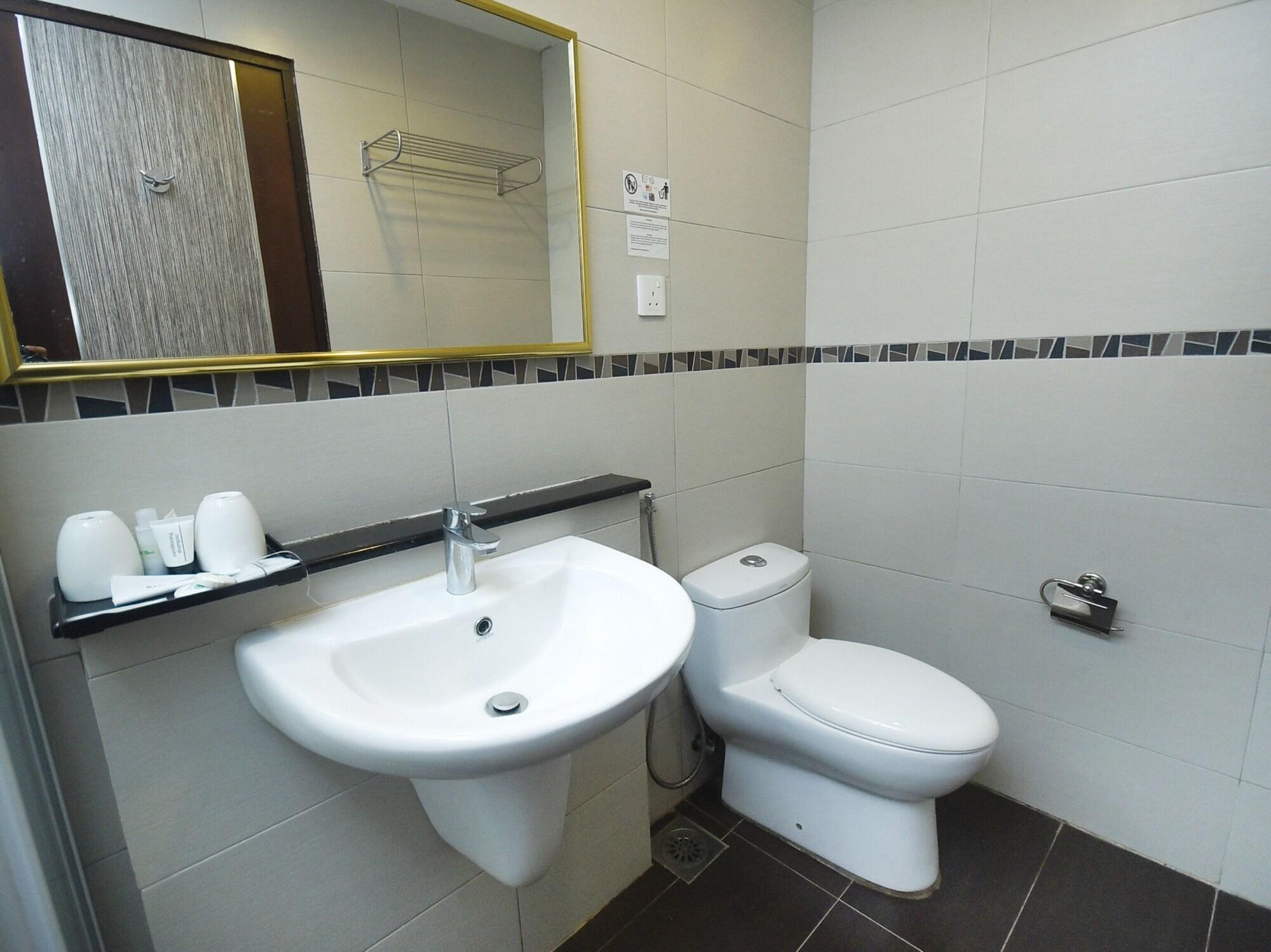Super Oyo 985 Hotel Nur Miri Exteriér fotografie