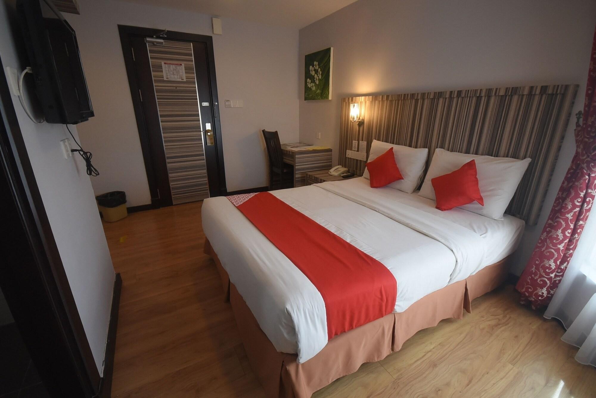 Super Oyo 985 Hotel Nur Miri Exteriér fotografie