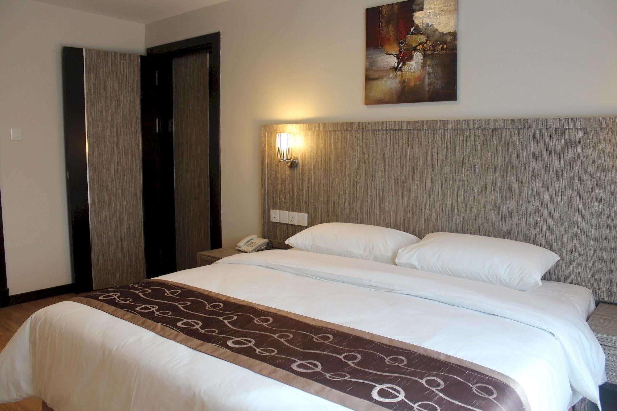Super Oyo 985 Hotel Nur Miri Exteriér fotografie