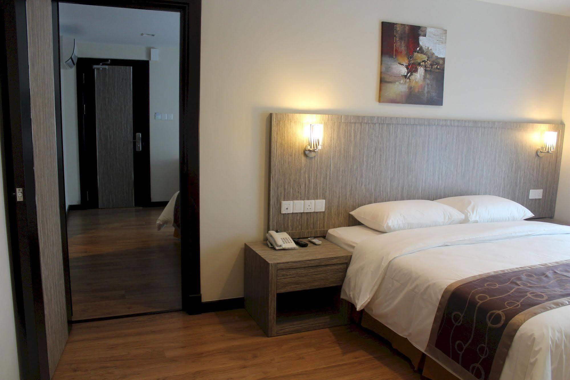 Super Oyo 985 Hotel Nur Miri Exteriér fotografie