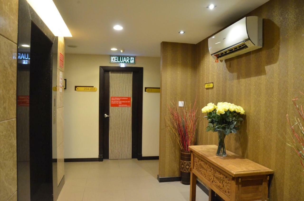 Super Oyo 985 Hotel Nur Miri Exteriér fotografie